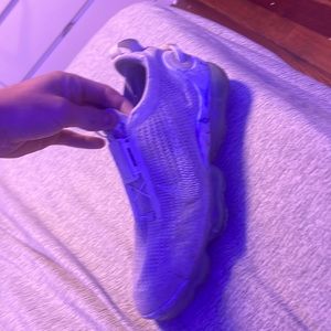 nike air maxs size 11 only selling to people close to me no box worn decently